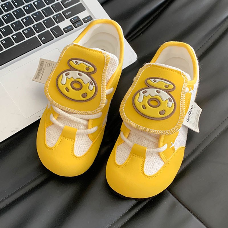 Flexible And Adaptable Casual Fitness Shoes for Women, Featuring a Bendable Sole And Seamless Lining, Suitable for a Range of Activities.