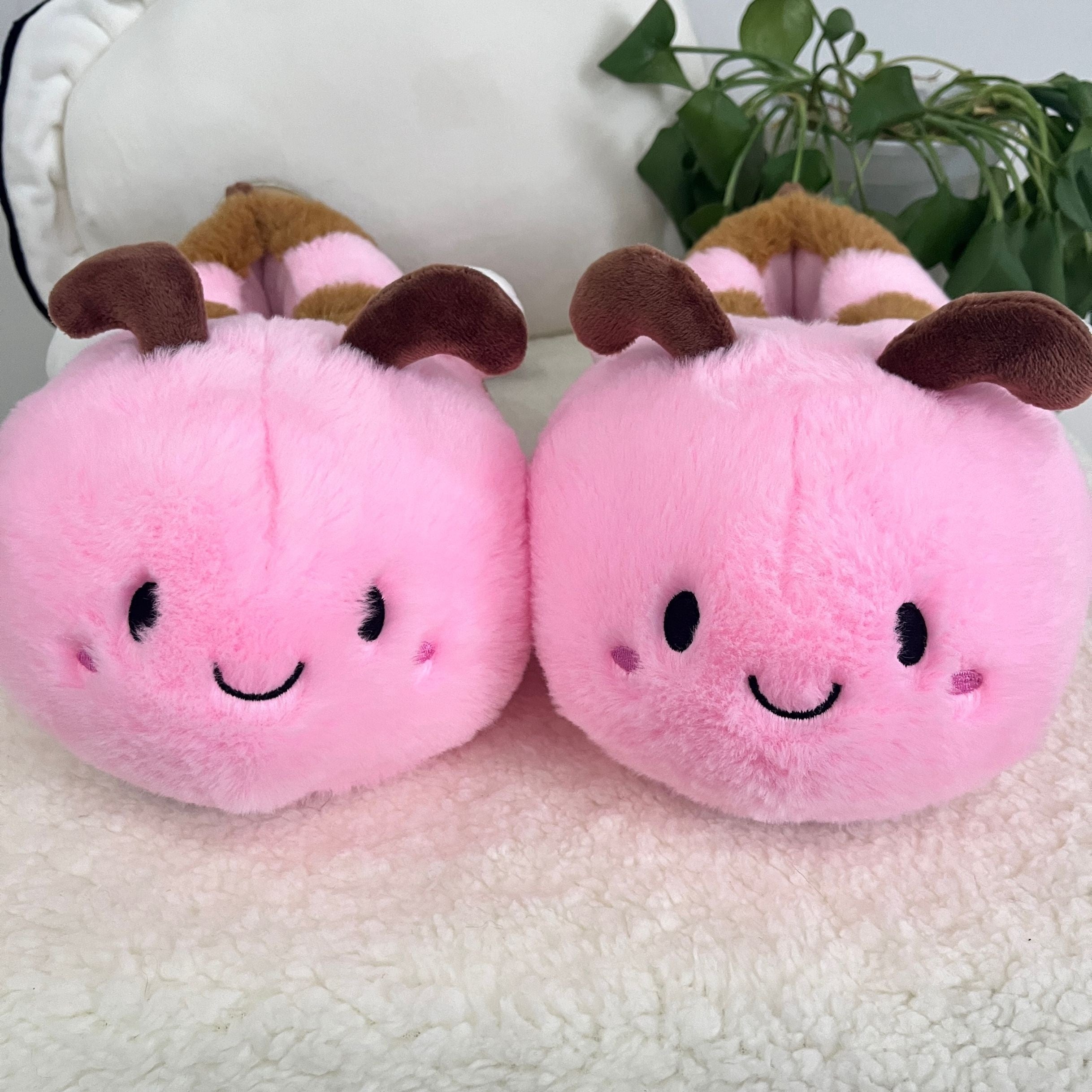 Christmas Cute Bee Animal Design Winter Warm Slippers Indoor Outdoor Shoes Creative Gift Suitable For Bedroom And Outdoor Use