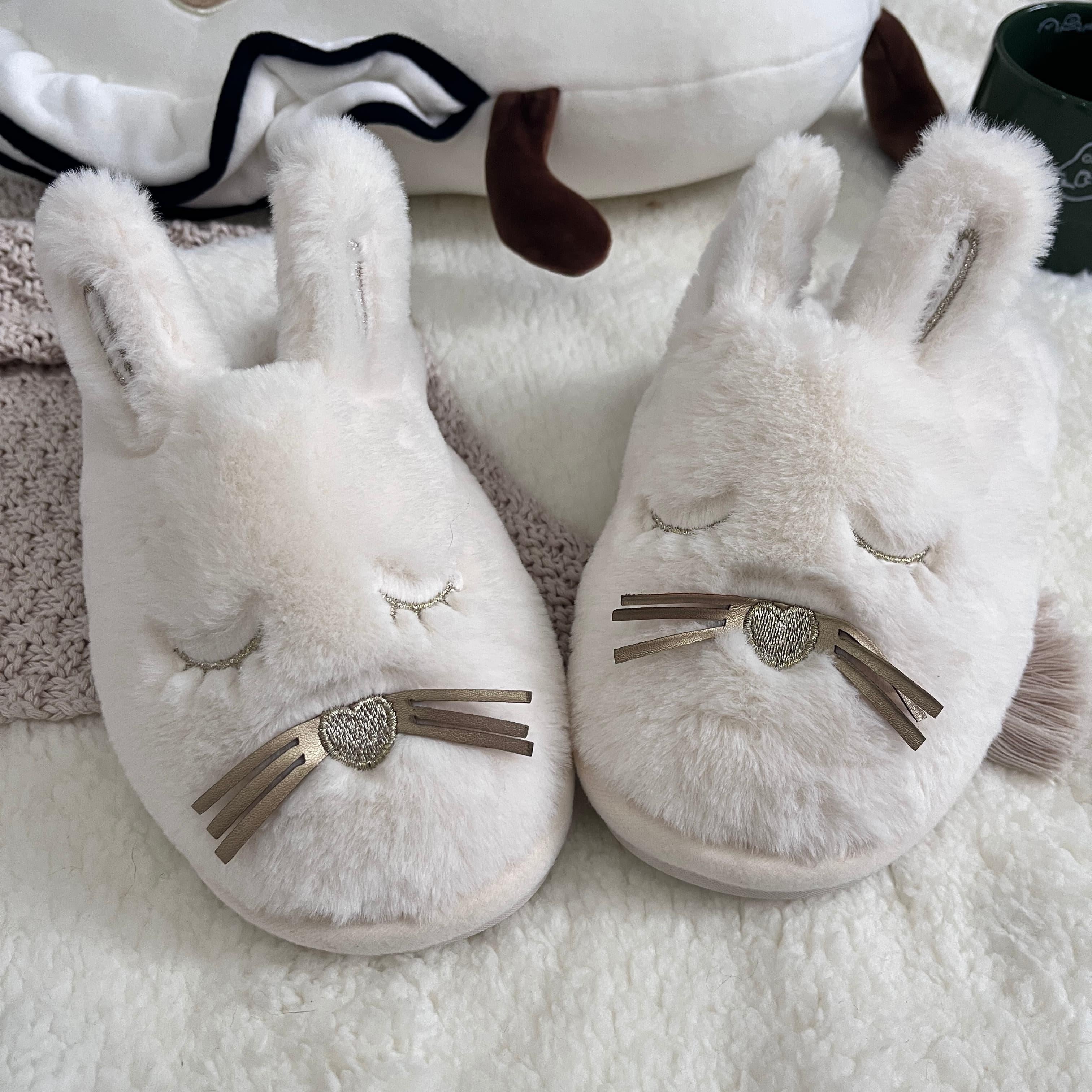 Spring Festival Cute Rabbit Animal Shape Winter Warm Slippers Indoor and Outdoor Shoes Creative Gift Suitable for Bedroom and Outdoor Use