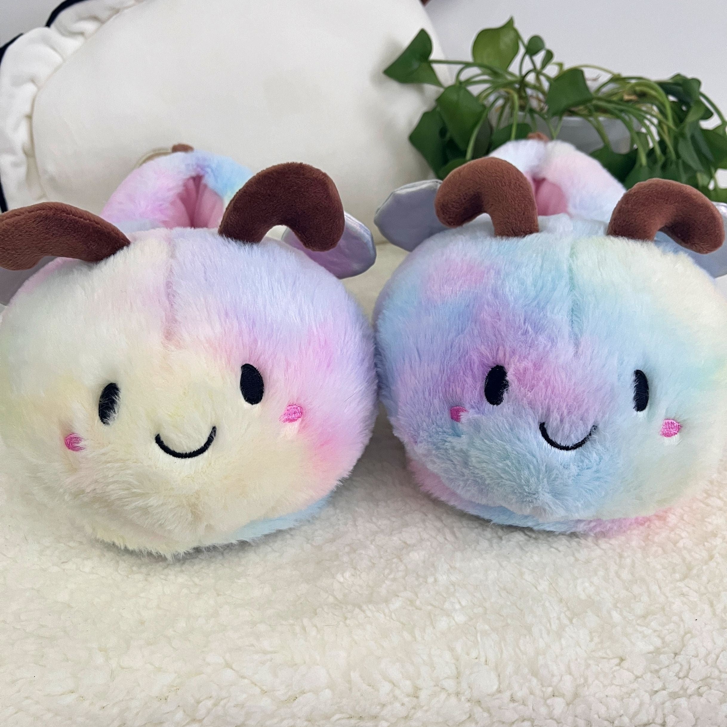 Christmas Cute Bee Animal Design Winter Warm Slippers Indoor Outdoor Shoes Creative Gift Suitable For Bedroom And Outdoor Use