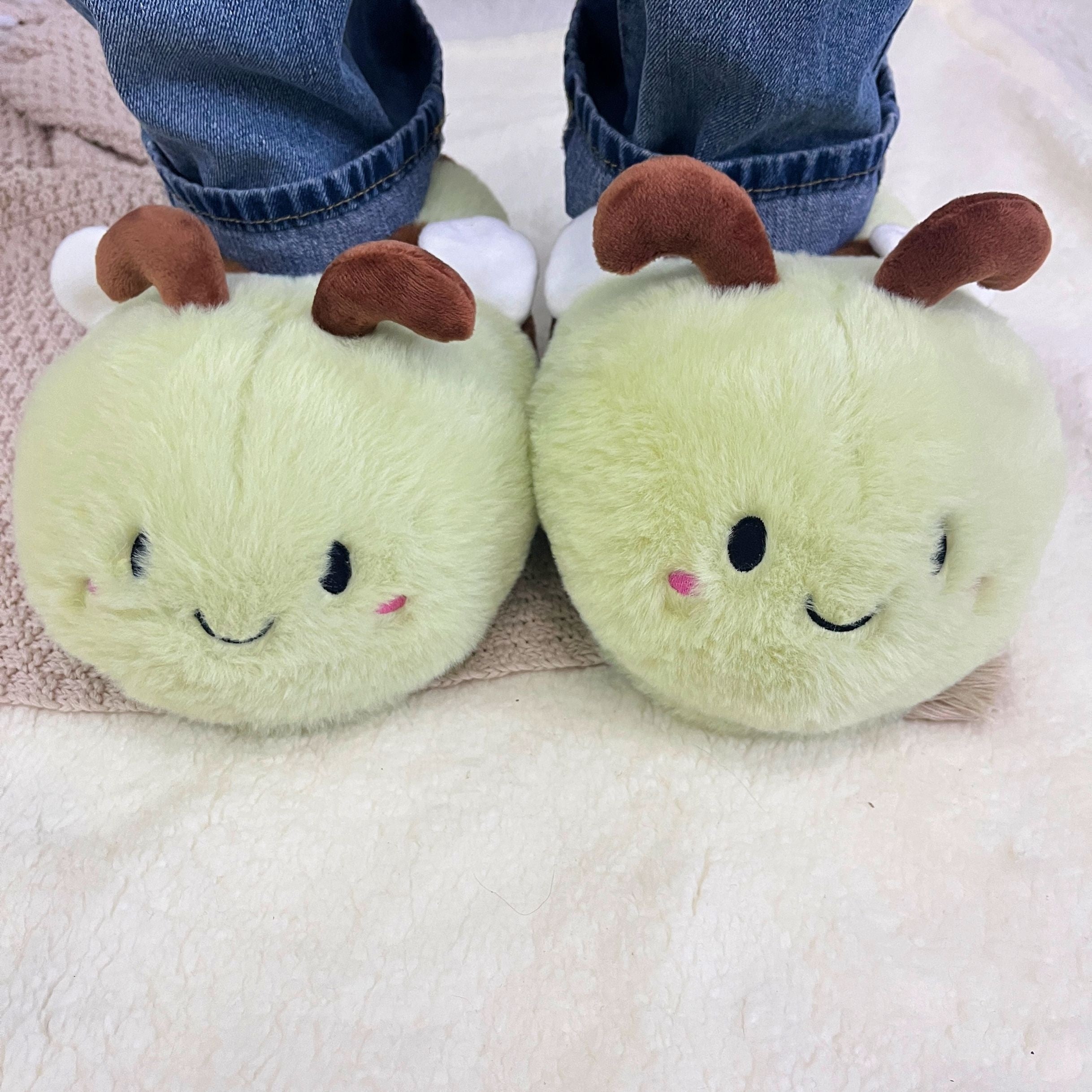 Christmas Cute Bee Animal Design Winter Warm Slippers Indoor Outdoor Shoes Creative Gift Suitable For Bedroom And Outdoor Use