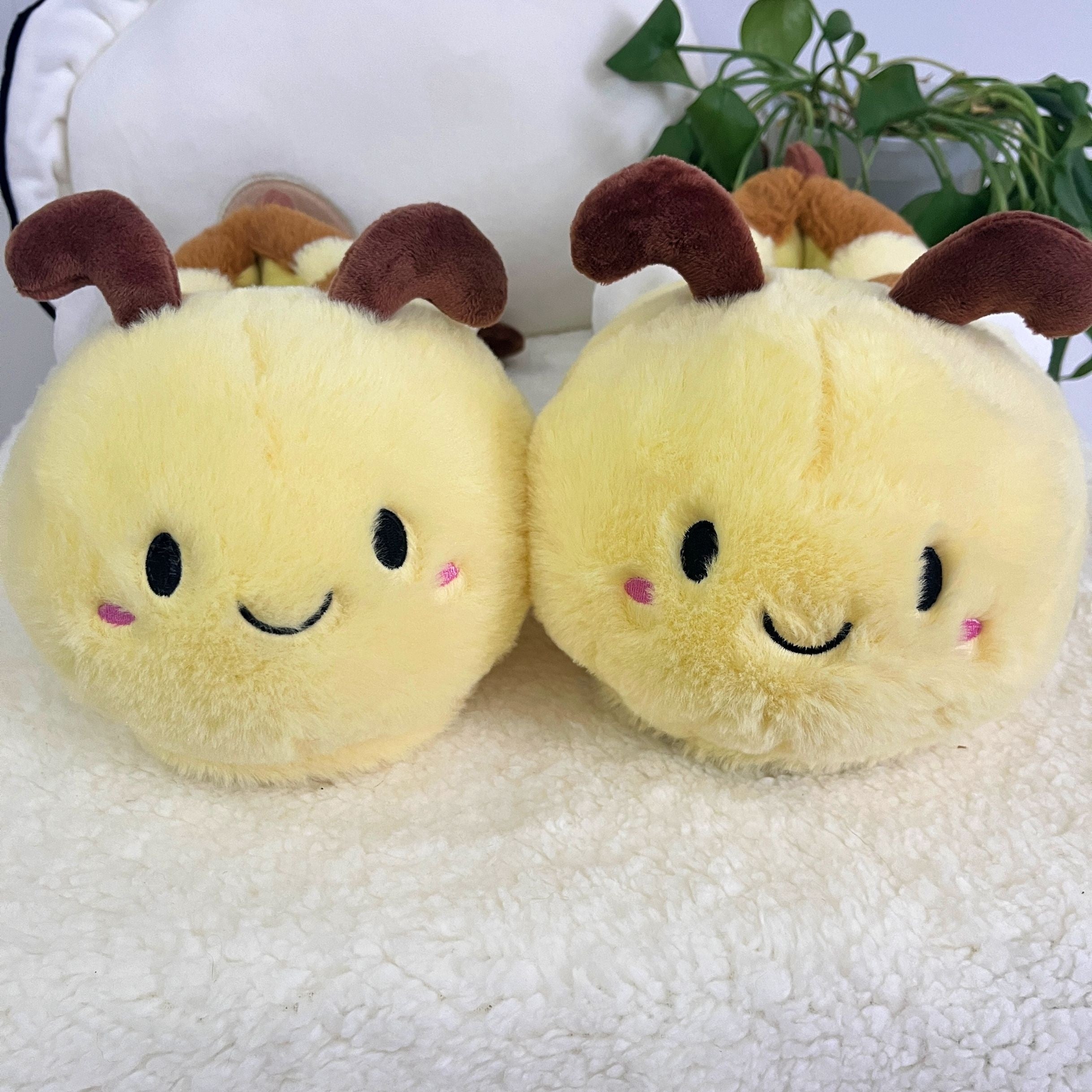 Christmas Cute Bee Animal Design Winter Warm Slippers Indoor Outdoor Shoes Creative Gift Suitable For Bedroom And Outdoor Use